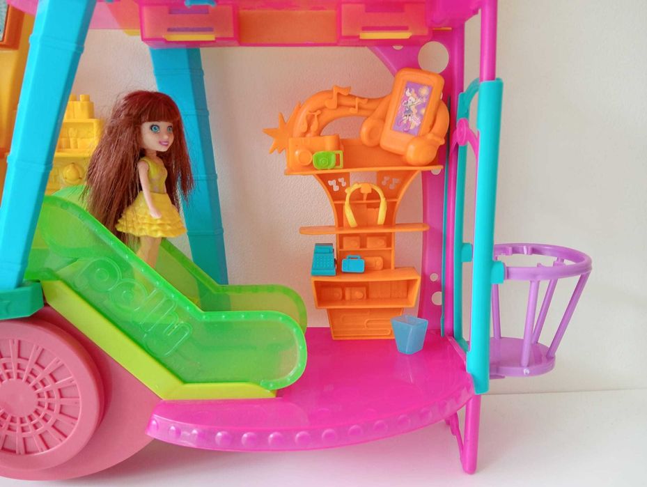 Polly Shopping Center