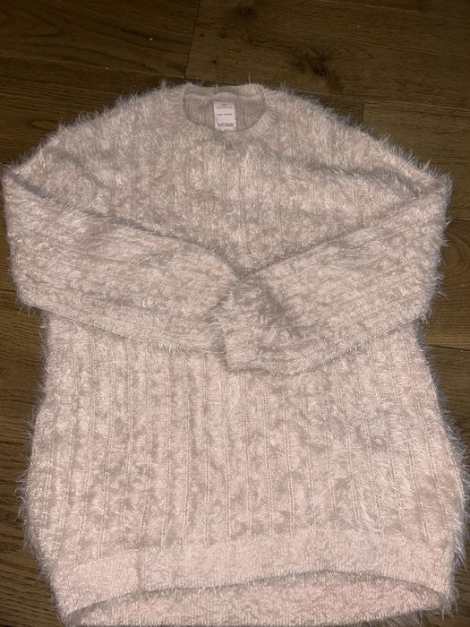 Mięciutki sweter w kolorze pudrowy róż