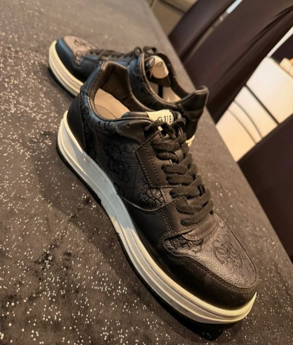 Vendo ténis guess pretos