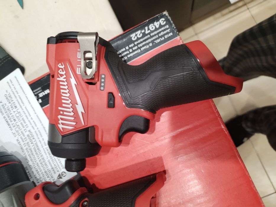 Milwaukee  Импакт , дрель. Комплет Оригинал