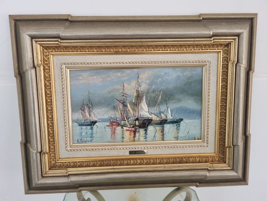 Quadros com moldura dourada