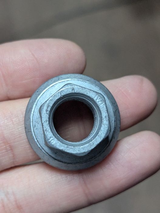Гайка колеса спарка 518 болт диска Sprinter 906 Спринтер