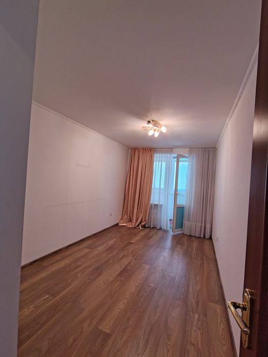 Продам трикімнатну квартиру в районі 8/9 школи по вул Бандери