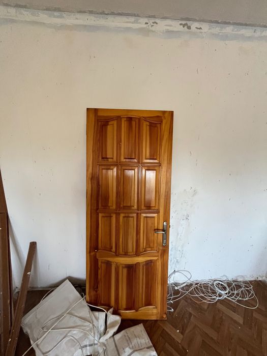 Продаю меж комнатный двери
