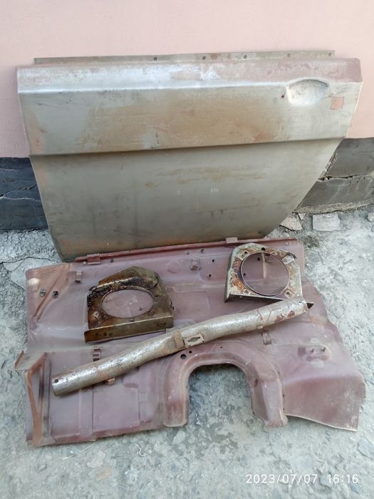 Продам кузовные детали на автомобиль Волга