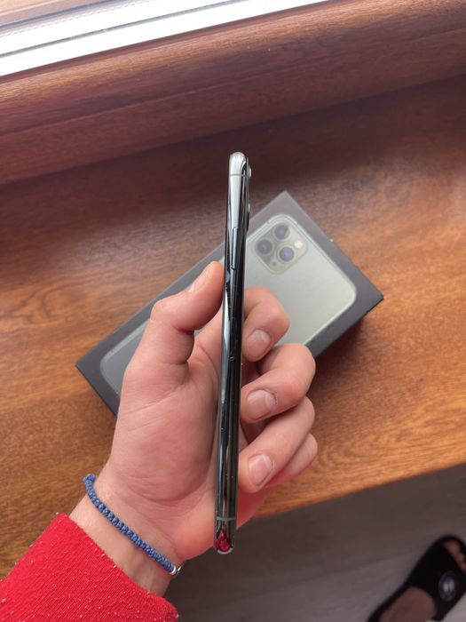 Продам Iphone 11 pro max