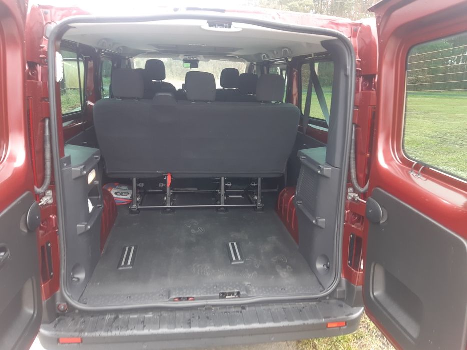 Wynajem busa, wypożyczalnia 8 i 9 osobowych busów busów, przewóz osób