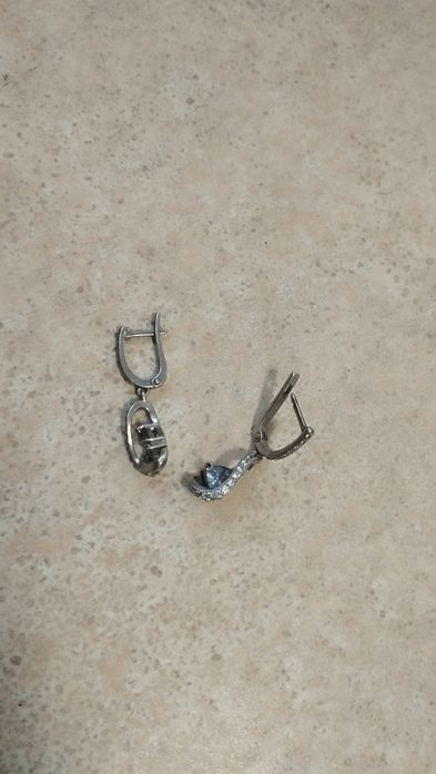 Гарні срібні сережки