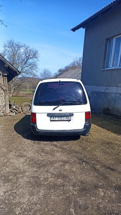 Nissan venete 2000рік