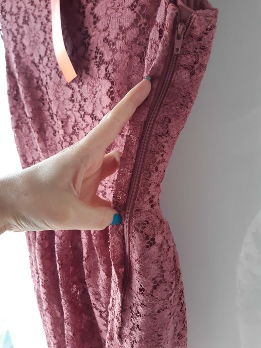 NOWA: Piękna koronkowa sukienka (ok. S)