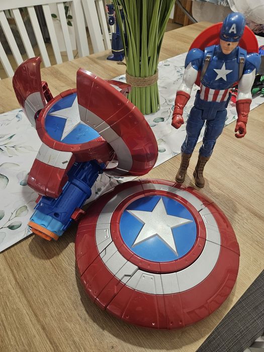 Tarcza z wyrzutnią Kapitan Ameryka Nerf