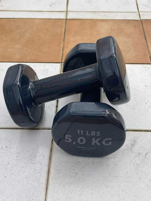 Pesos de metal para praticar desporto