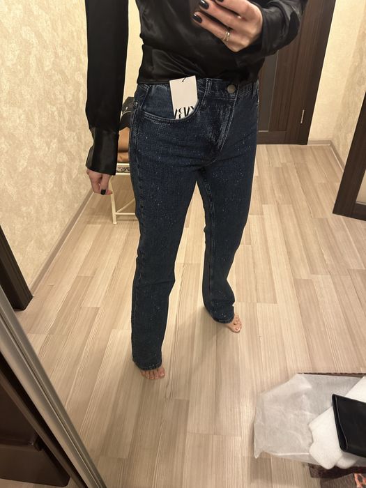 Джинсы  в стразах zara