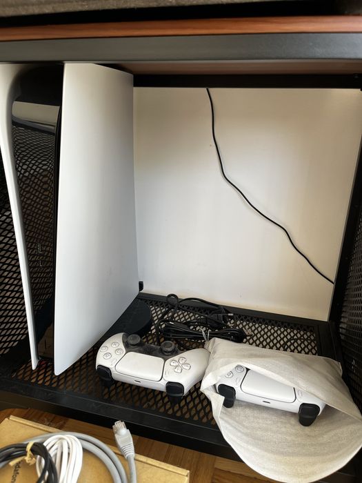 PlayStation 5 Digital + 2 Comandos