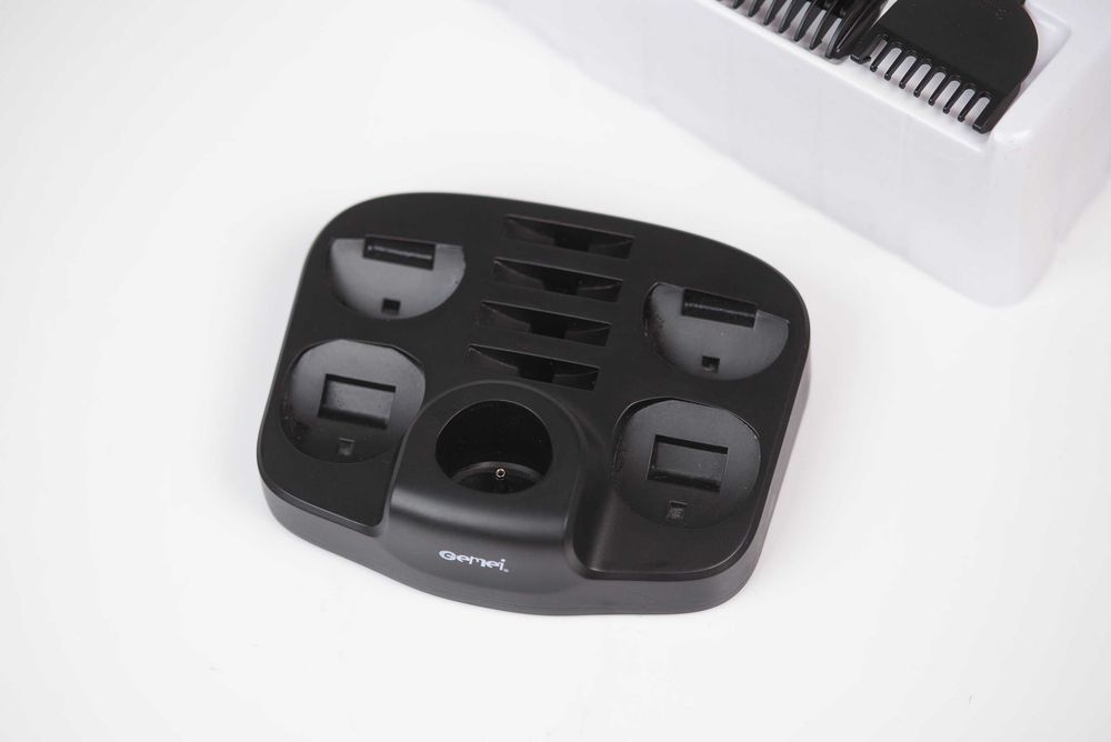 Машинка для стрижки та триммер для бороди  Gemei GM-592 10 в 1