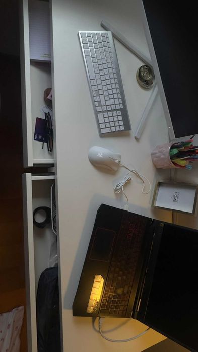 VENDO MOBILIÁRIO - secretária, cadeira de escritório e colchão