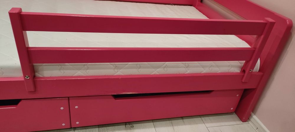 Różowe łóżko Valor 180x90 drewniane, różowe