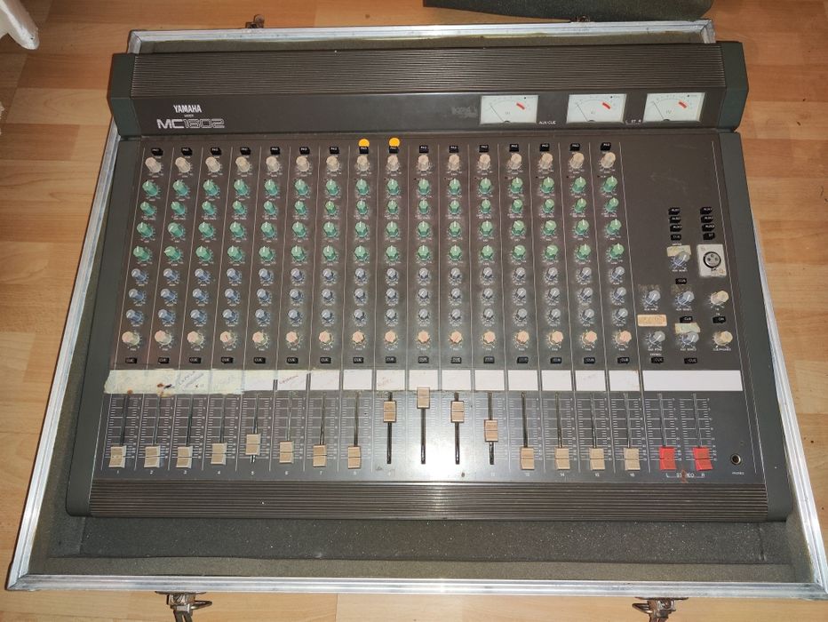 Mesa Mistura YAMAHA MC1602