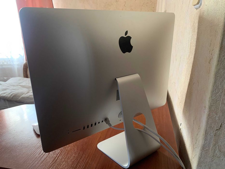 Компьютер. iMac 21.5" (16GB RAM, 1TB HDD)