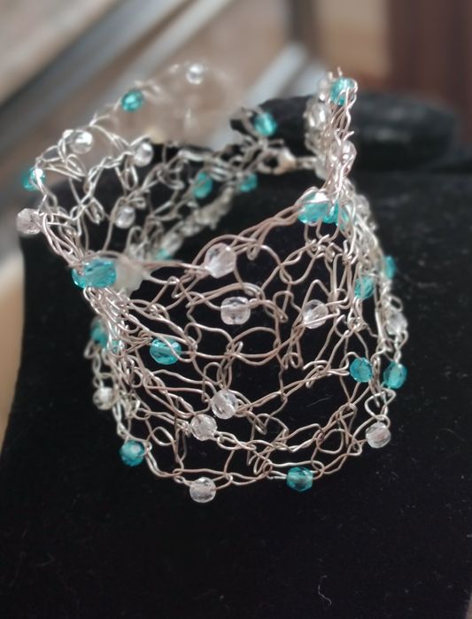 Pulseira ajustável com pedrinhas comprada na Casa Batalha
