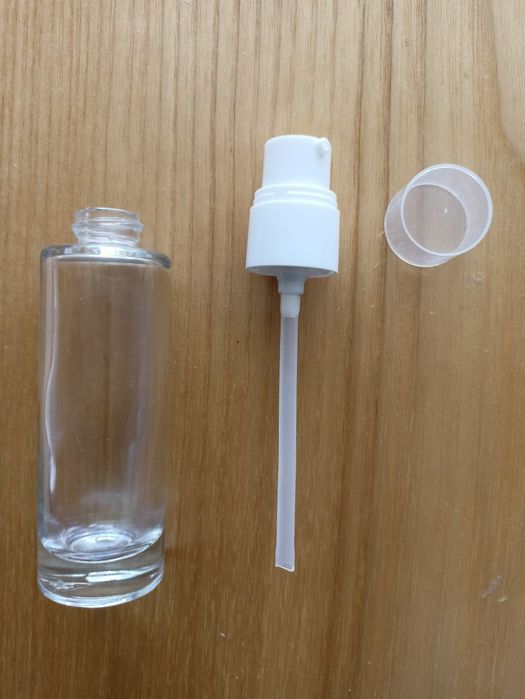 Butelka szklana mała, podróżna z pompką