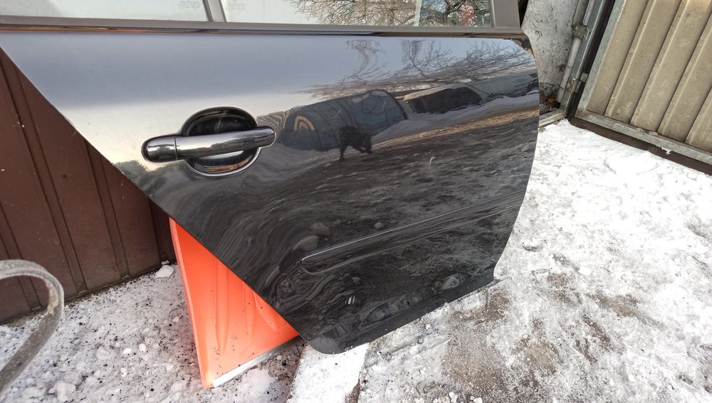 Volkswagen Golf 5 HB drzwi prawe tył LC9Z