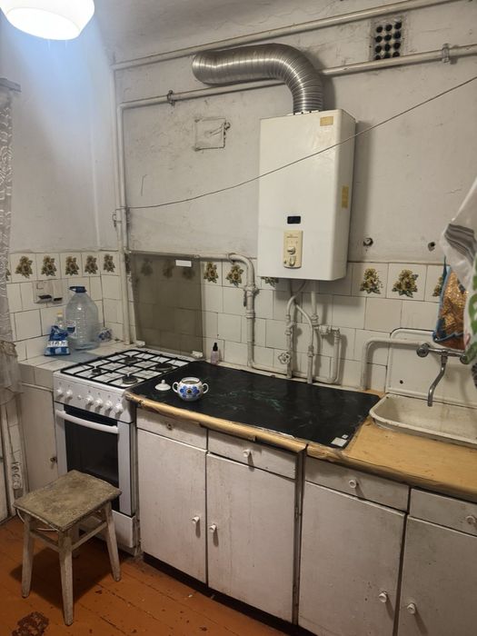 Продаж 2 кв центр середній поверх цегла терміново