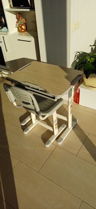 Дитяча шкільна парта