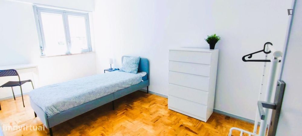 Quarto - localizado em Amadora Lisbon