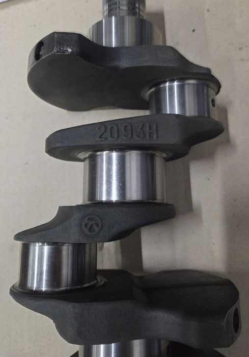 Колінвал колінчастий вал Джип Черокі KJ Крайслер Voyager 2.5 2.8 CRD