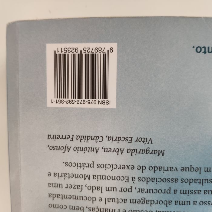 Livro Economia Monetária e Financeira e texto de apoio.