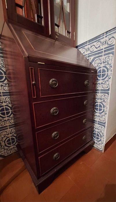 Móvel escrivaninha com portas vidro, tampo de apoio