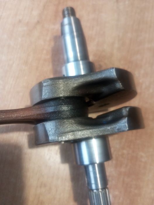 Wał korbowy Aprilia SX 125 korba łamany element mechanizmu korbowego