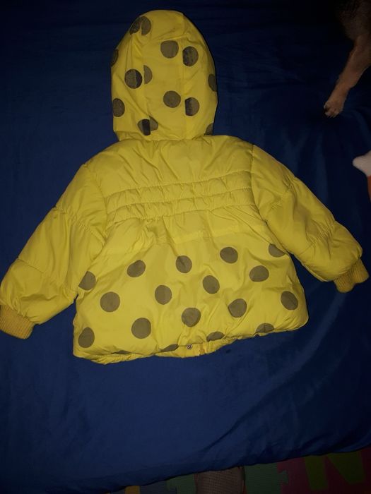 Дитяча куртка жовта в горошок