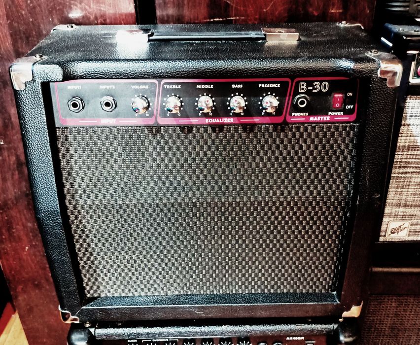 Wzmacniacz gitarowy combo piecyk do gitara: basowa