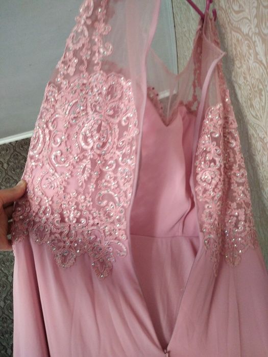 Продам сукні на випускний