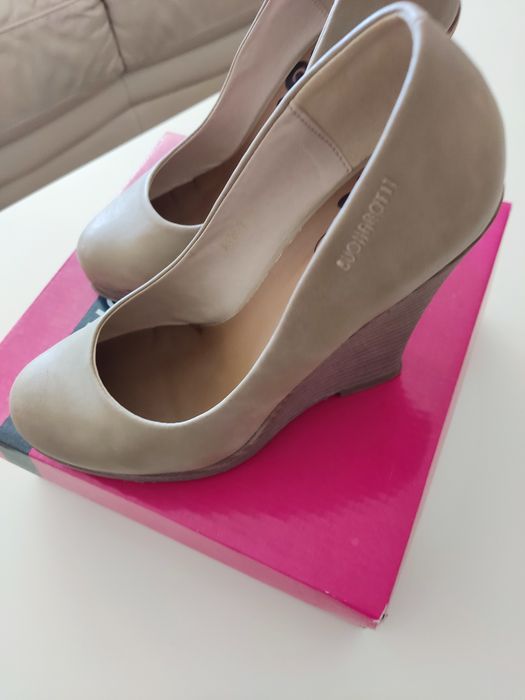 Sapatos Senhora, tamanho 36