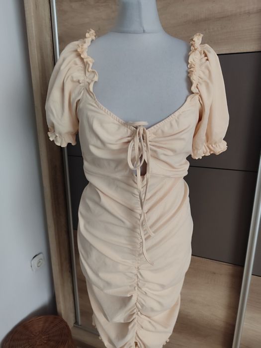 Beżowa dziewczęca sukienka r.48/50