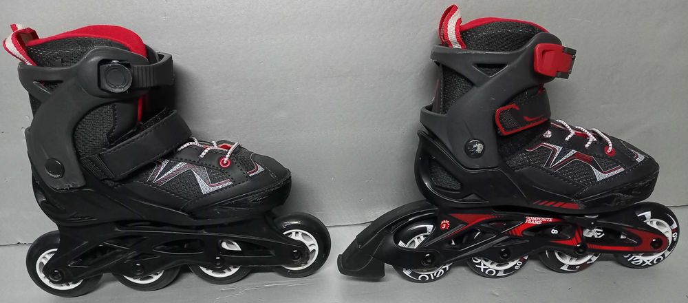 Patins em linha de criança. Inclui proteções.