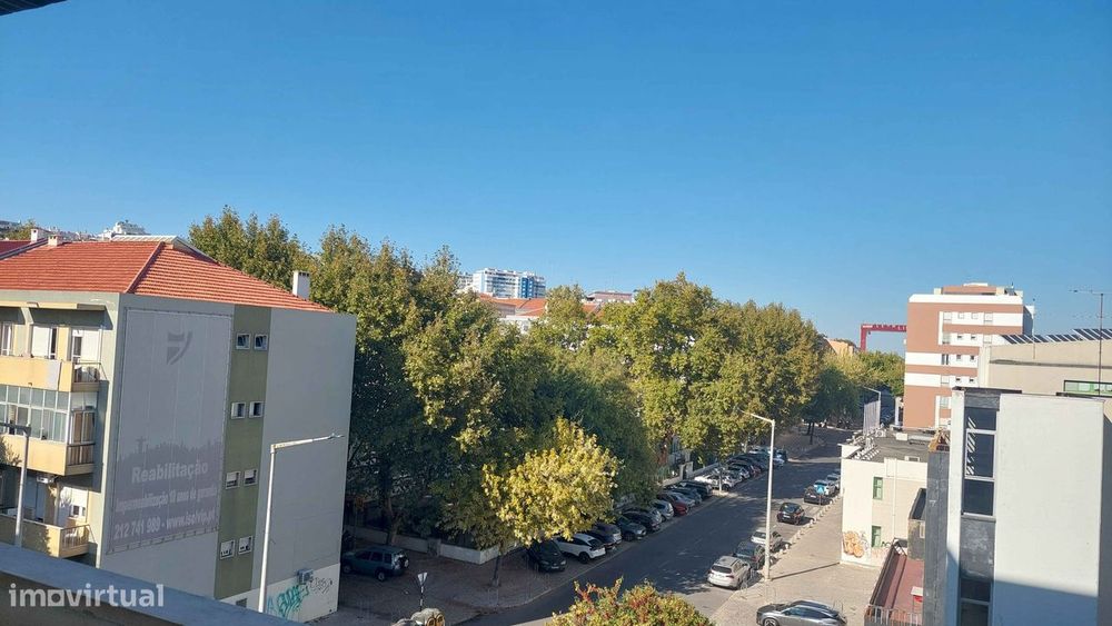 Apartamento T2 localizado no Centro da Cova da Piedade