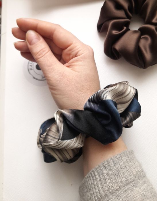 Jedwabna gumka scrunchie do włosów