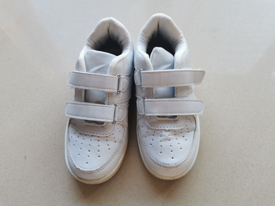 Białe adidasy 27