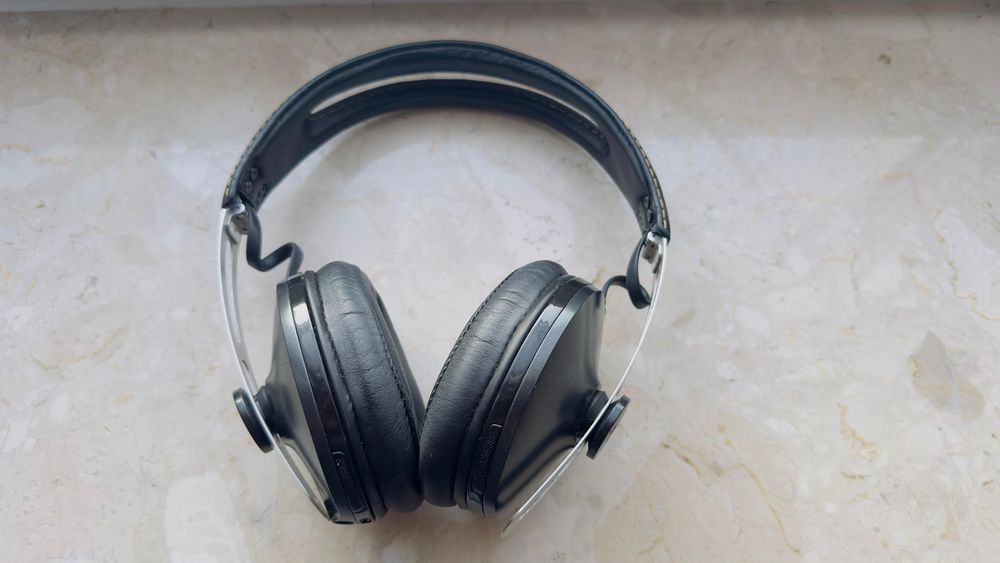 Momentum Wireless M2 AEBT