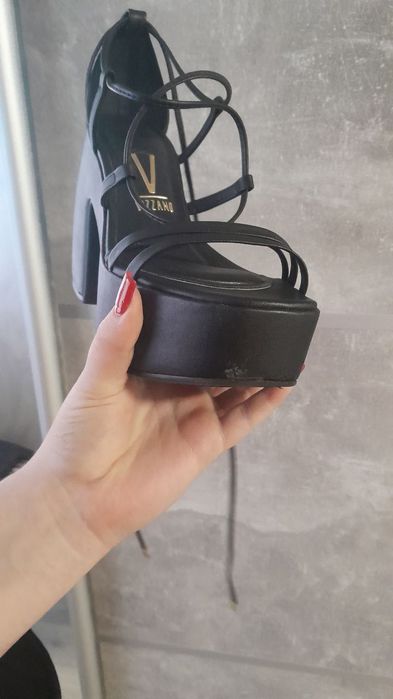 Босоніжки жіночі