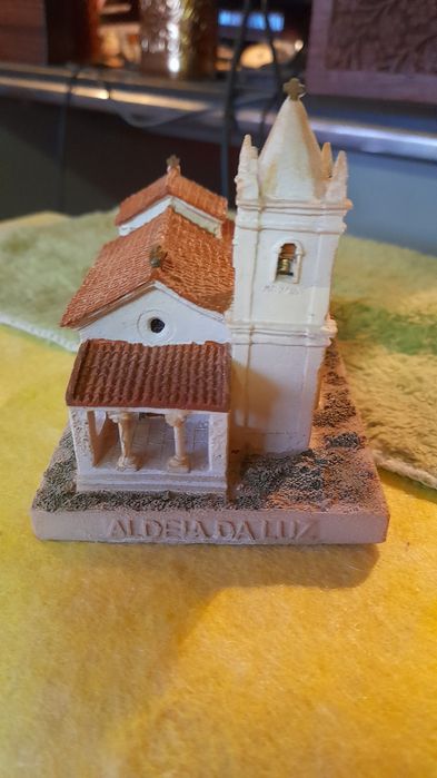 Miniatura da antiga igreja da aldeia da luz