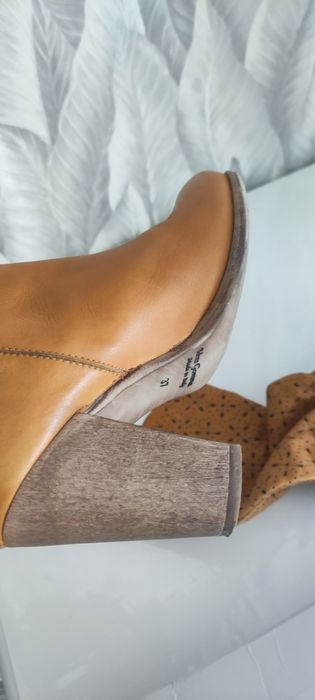 Продам жіночі чоботи весняні