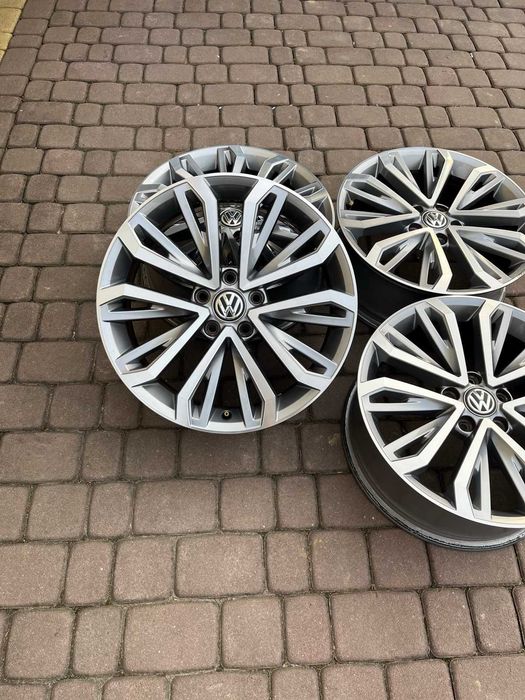 Oryginalne alufelgi Vw 5x112 18 cali Bicolor T-Roc Passat Ateca