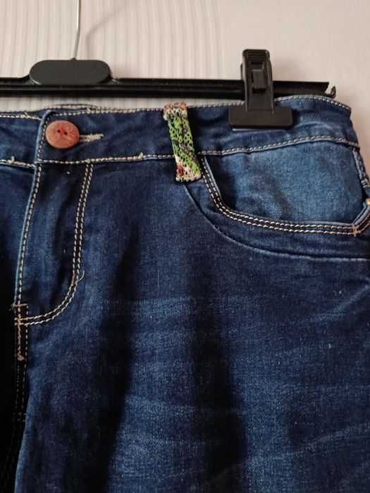 Sprzedam Spodnie Damskie Jeans, Ozdobione, Skinny, rozm L, marki Kolor