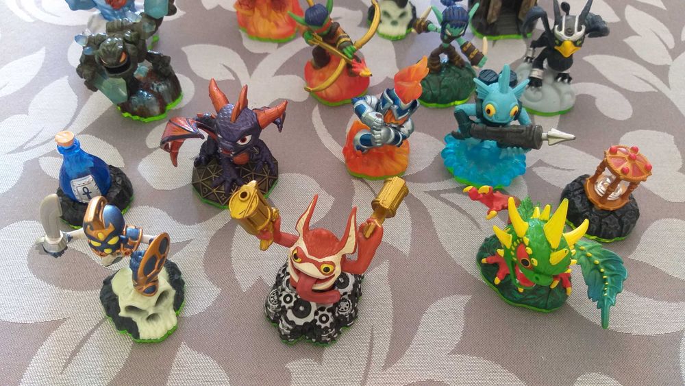 16 Skylanders + portal + jogo para Nintendo Wii ou Wii U