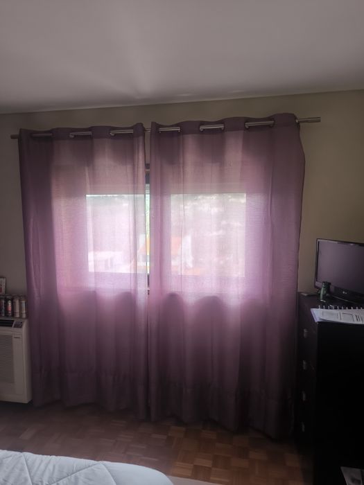 Dois varrãos com cortinas